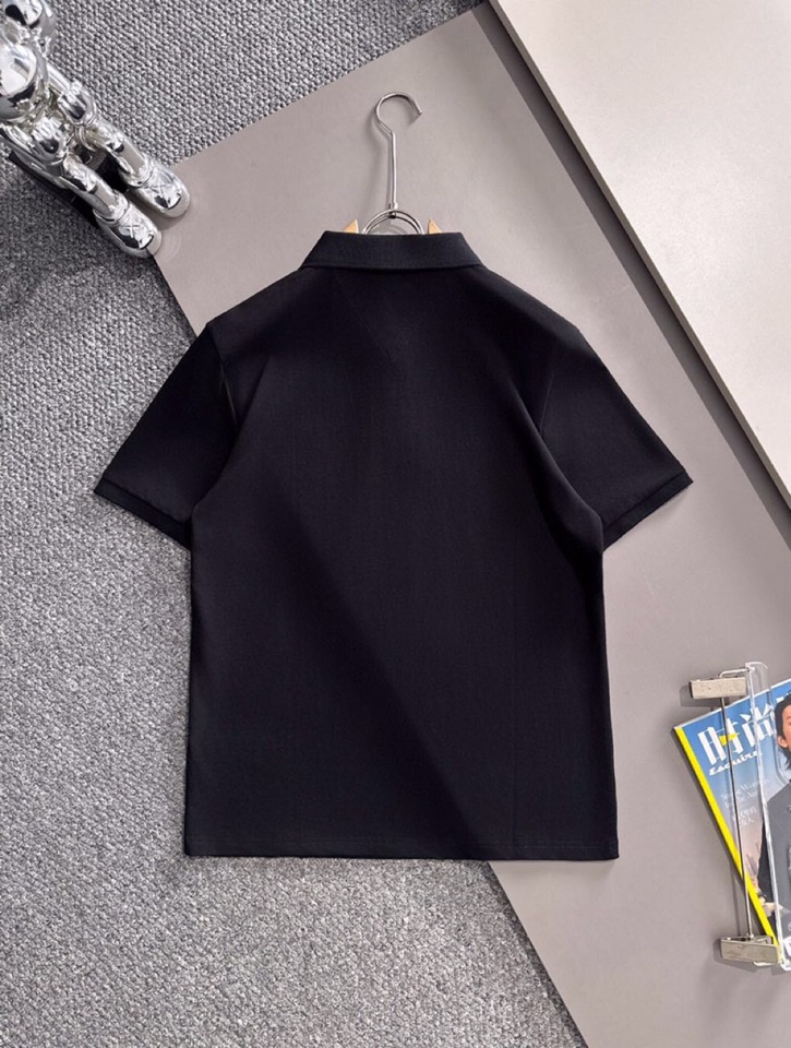 THOM BROWNE 汤姆布朗 TB25ss春夏新款翻领T恤Polo衫，舒适细腻带来极佳的亲肤感，同时