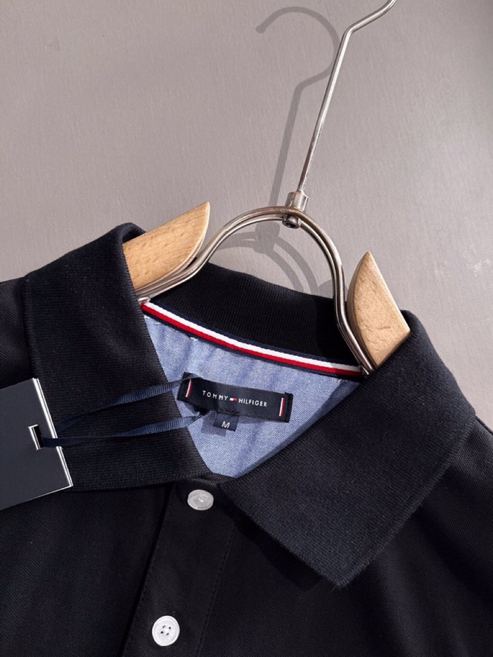 THOM BROWNE 汤姆布朗 TB25ss春夏新款翻领T恤Polo衫，舒适细腻带来极佳的亲肤感，同时