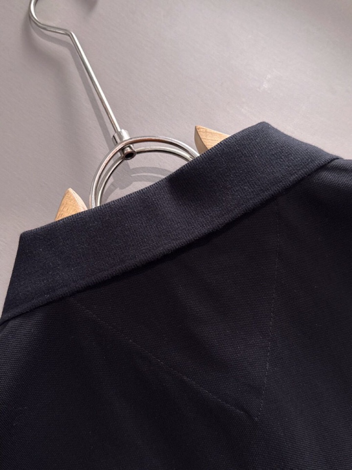 THOM BROWNE 汤姆布朗 TB25ss春夏新款翻领T恤Polo衫，舒适细腻带来极佳的亲肤感，同时