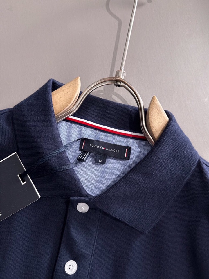 THOM BROWNE 汤姆布朗 TB25ss春夏新款翻领T恤Polo衫，舒适细腻带来极佳的亲肤感，同时