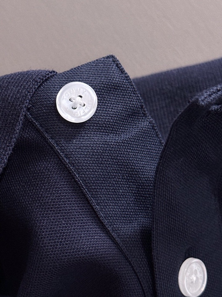 THOM BROWNE 汤姆布朗 TB25ss春夏新款翻领T恤Polo衫，舒适细腻带来极佳的亲肤感，同时