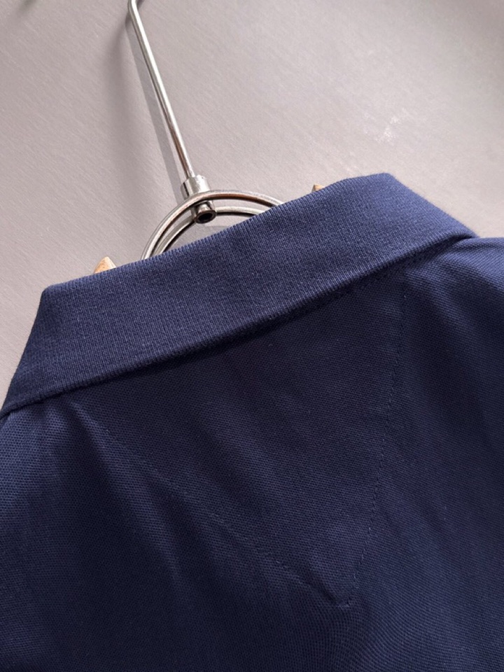 THOM BROWNE 汤姆布朗 TB25ss春夏新款翻领T恤Polo衫，舒适细腻带来极佳的亲肤感，同时