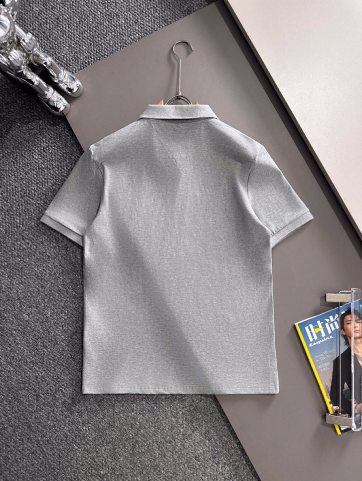 THOM BROWNE 汤姆布朗 TB25ss春夏新款翻领T恤Polo衫，舒适细腻带来极佳的亲肤感，同时