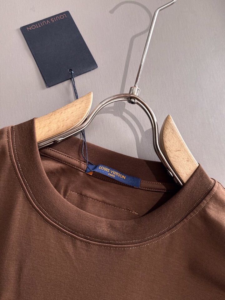 Louis Vuitton 路易威登 lv 驴牌25SS LV 新品同步款 刺绣 男女同款！短袖不在千篇