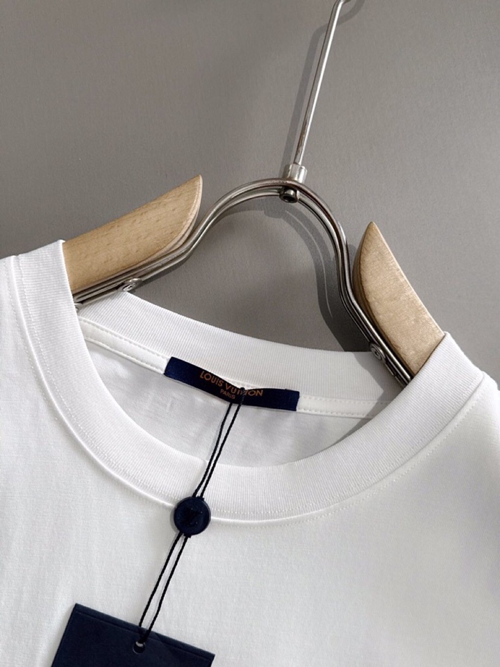 🔥 Louis Vuitton 路易威登LV 驴牌25ss新款短袖圆领T恤，男女同款情侣款，定制260克