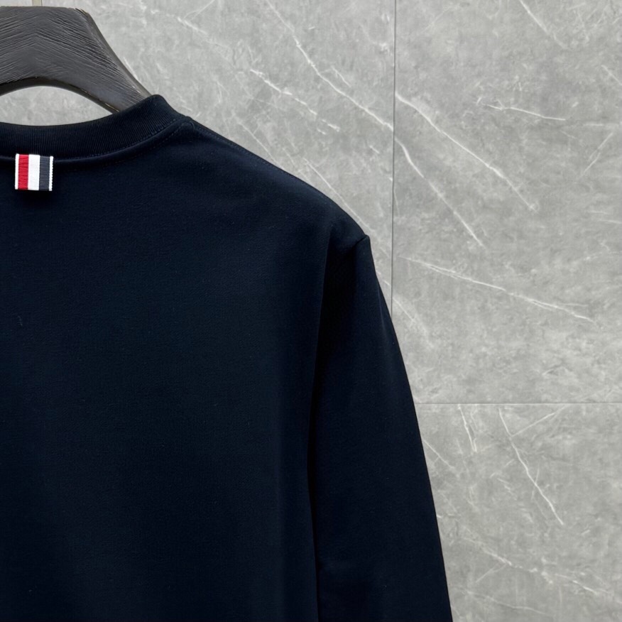 THOM BROWNE 汤姆布朗 TB新季白边侧四杠卫衣 男女同款情侣款圆领卫衣\n码数：1-5 颜色：