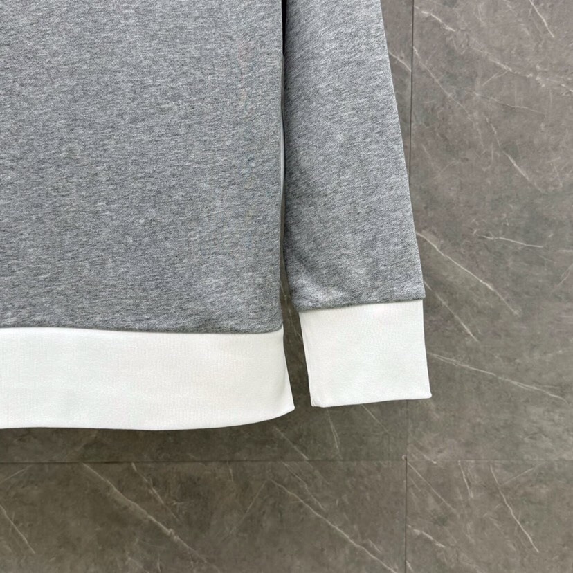 THOM BROWNE 汤姆布朗 TB新季白边侧四杠卫衣 男女同款情侣款圆领卫衣\n码数：1-5 颜色：