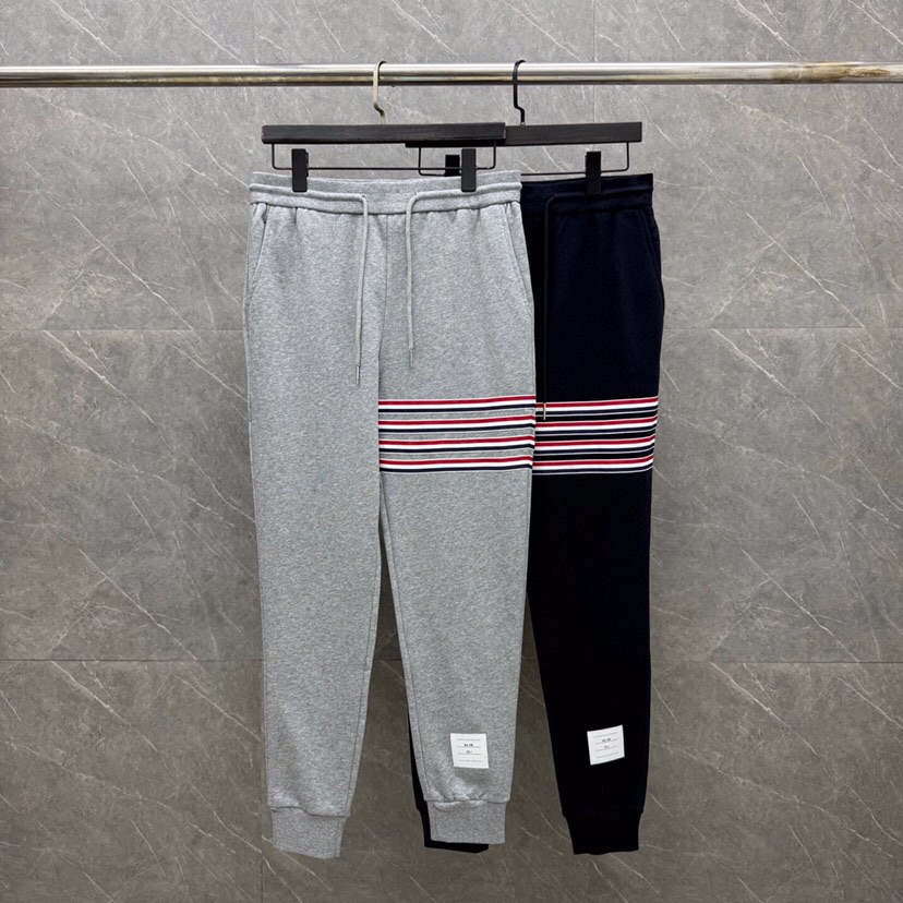 THOM BROWNE 汤姆布朗 TB新季红白蓝四杠系列【卫裤】 男女同款情侣款休闲裤\n码数：1-5 