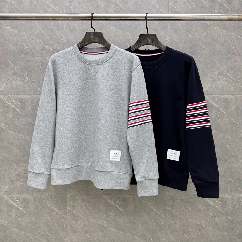 THOM BROWNE 汤姆布朗 TB 新季红白蓝四杠系列【卫衣】 男女同款情侣款圆领卫衣\n码数：1-
