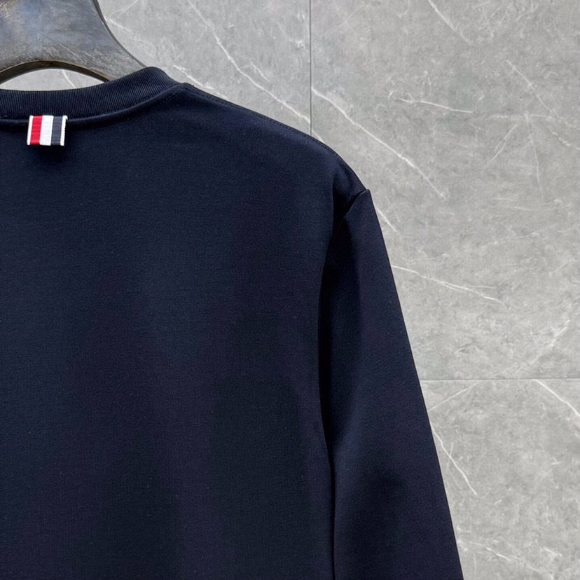 THOM BROWNE 汤姆布朗 TB 新季红白蓝四杠系列【卫衣】 男女同款情侣款圆领卫衣\n码数：1-