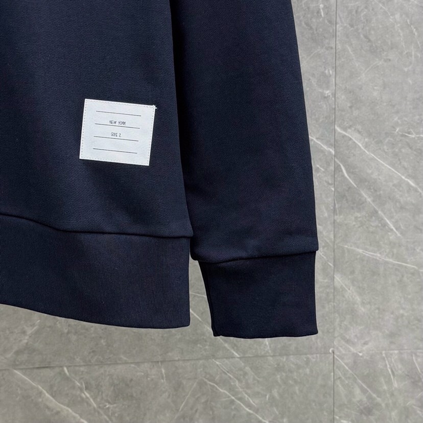 THOM BROWNE 汤姆布朗 TB 新季红白蓝四杠系列【卫衣】 男女同款情侣款圆领卫衣\n码数：1-