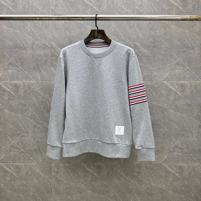 THOM BROWNE 汤姆布朗 TB 新季红白蓝四杠系列【卫衣】 男女同款情侣款圆领卫衣\n码数：1-