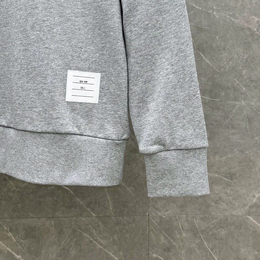 THOM BROWNE 汤姆布朗 TB 新季红白蓝四杠系列【卫衣】 男女同款情侣款圆领卫衣\n码数：1-