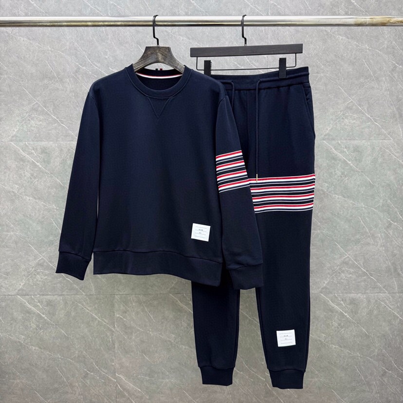 THOM BROWNE 汤姆布朗 TB 新季红白蓝四杠系列男女同款情侣款圆领套装\n码数：1-5 颜色：