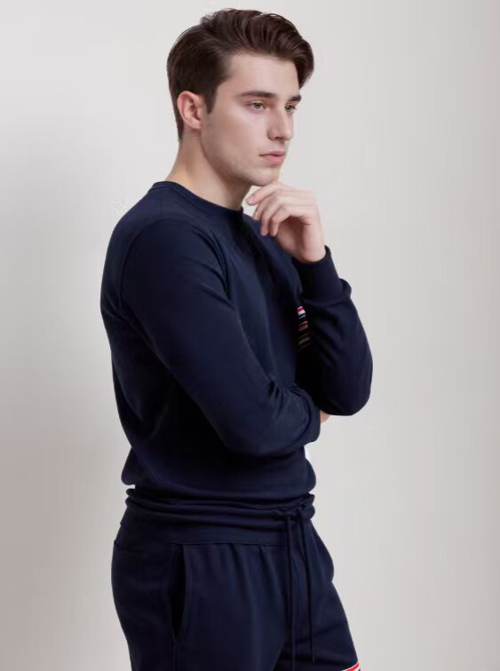 THOM BROWNE 汤姆布朗 TB 新季红白蓝四杠系列男女同款情侣款圆领套装\n码数：1-5 颜色：