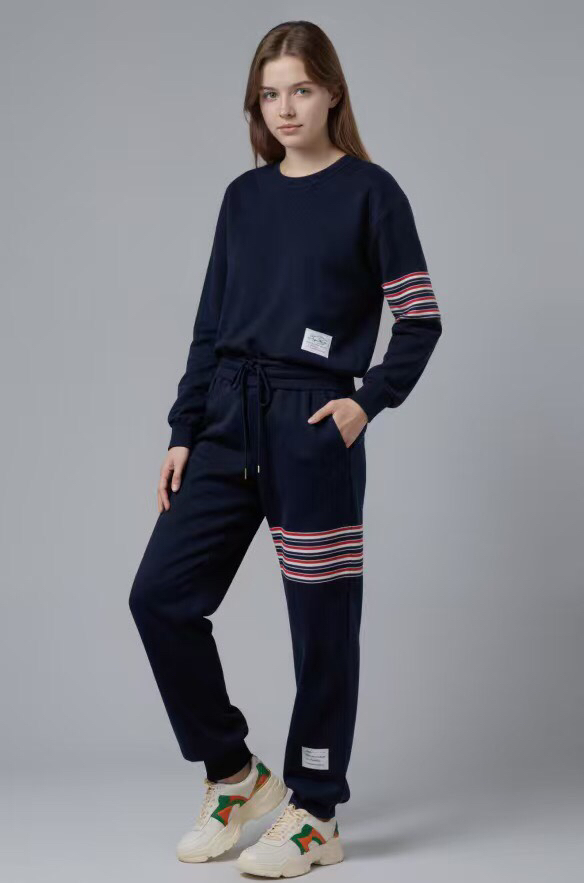 THOM BROWNE 汤姆布朗 TB 新季红白蓝四杠系列男女同款情侣款圆领套装\n码数：1-5 颜色：