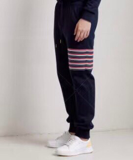 THOM BROWNE 汤姆布朗 TB 新季红白蓝四杠系列男女同款情侣款圆领套装\n码数：1-5 颜色：