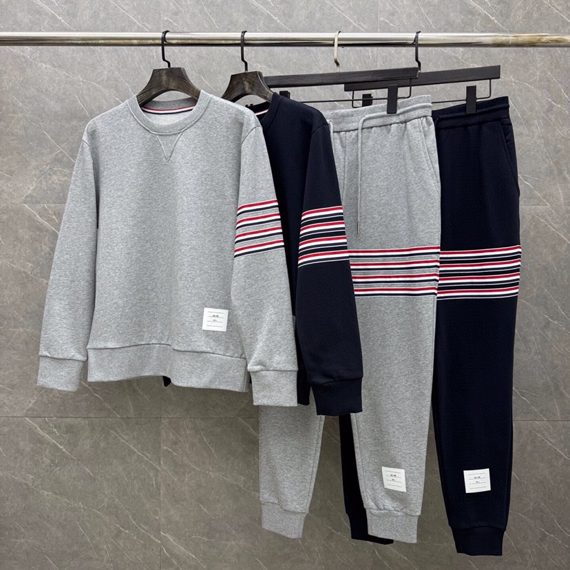 THOM BROWNE 汤姆布朗 TB 新季红白蓝四杠系列男女同款情侣款圆领套装\n码数：1-5 颜色：