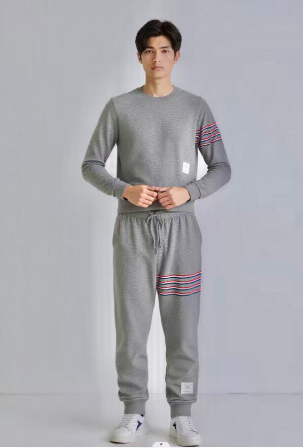 THOM BROWNE 汤姆布朗 TB 新季红白蓝四杠系列男女同款情侣款圆领套装\n码数：1-5 颜色：