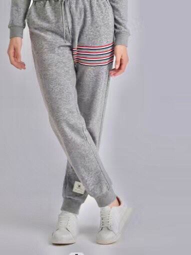 THOM BROWNE 汤姆布朗 TB 新季红白蓝四杠系列男女同款情侣款圆领套装\n码数：1-5 颜色：