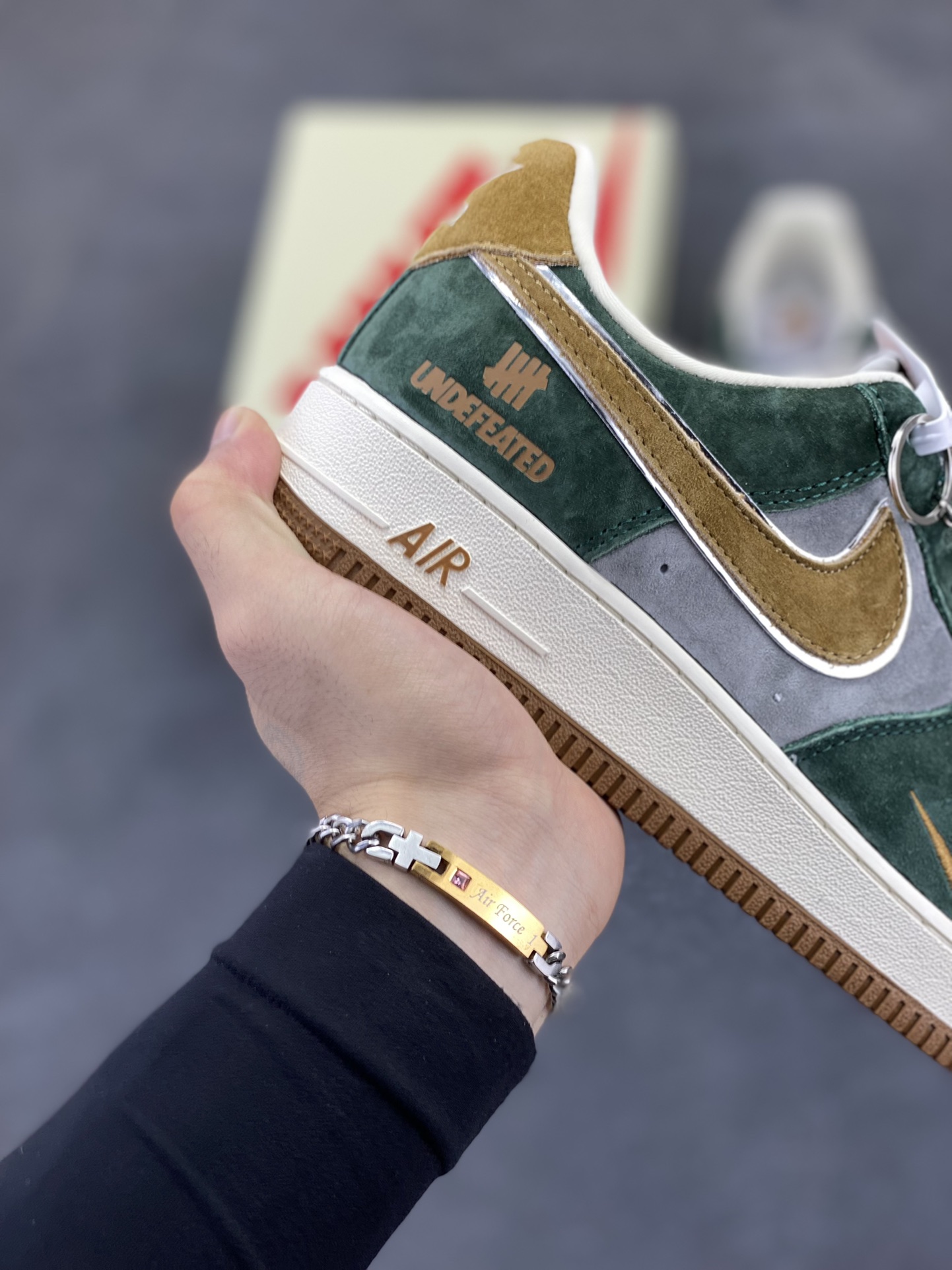图片[6]-NIke Air Force 1 \’07 Low “UN联名–青苔绿”空军一号 低帮 运动鞋 休闲鞋 折边针车 工艺难度大 原楦头原纸板 原装鞋盒 定制五金配件 内置全掌气垫 原厂鞋底 货号：KK1988-022 尺码：36 36.5 37.5 38 38.5 39 40 40.5 41 42 42.5 43 44 44.5 45-选品中心