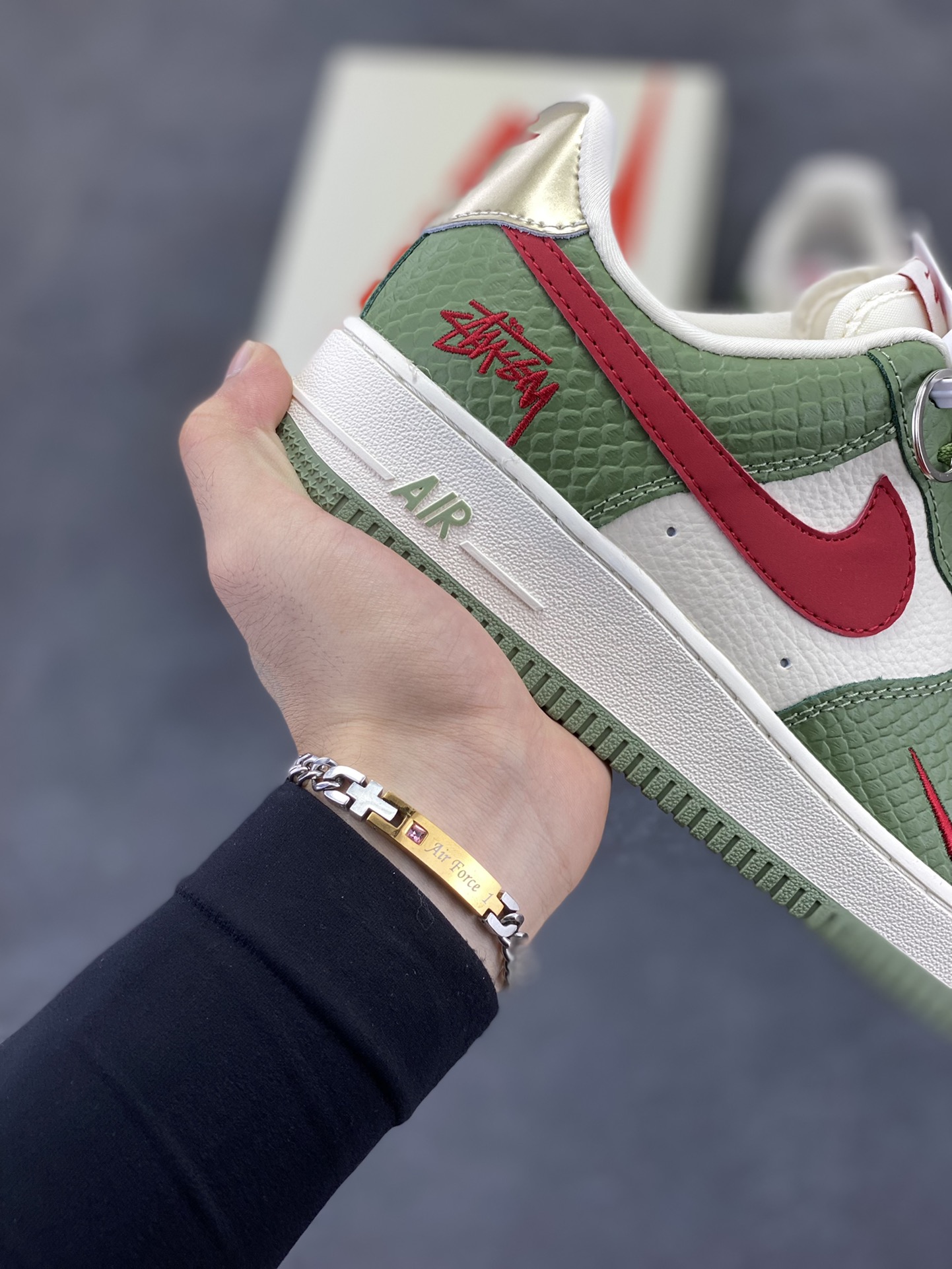 图片[6]-NIke Air Force 1 \’07 Low “斯图西联名–青蛇”空军一号 低帮 运动鞋 休闲鞋 折边针车 工艺难度大 原楦头原纸板 原装鞋盒 定制五金配件 内置全掌气垫 原厂鞋底 货号：KK1988-028 尺码：36 36.5 37.5 38 38.5 39 40 40.5 41 42 42.5 43 44 44.5 45-选品中心