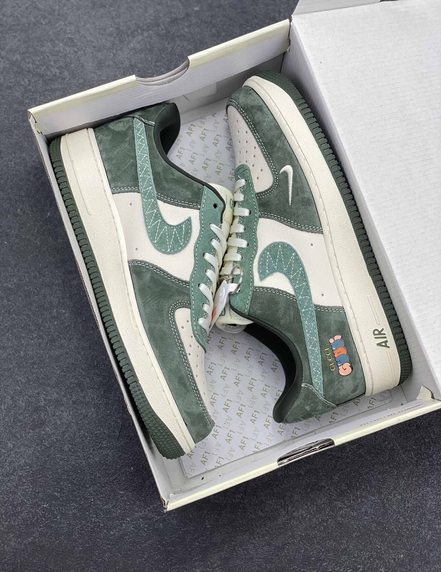 图片[9]-NIke Air Force 1 \’07 Low “古驰联名–玉石绿飞线”空军一号 低帮 运动鞋 休闲鞋 折边针车 工艺难度大 原楦头原纸板 原装鞋盒 定制五金配件 内置全掌气垫 原厂鞋底 货号：KK1988-026 尺码：36 36.5 37.5 38 38.5 39 40 40.5 41 42 42.5 43 44 44.5 45-选品中心