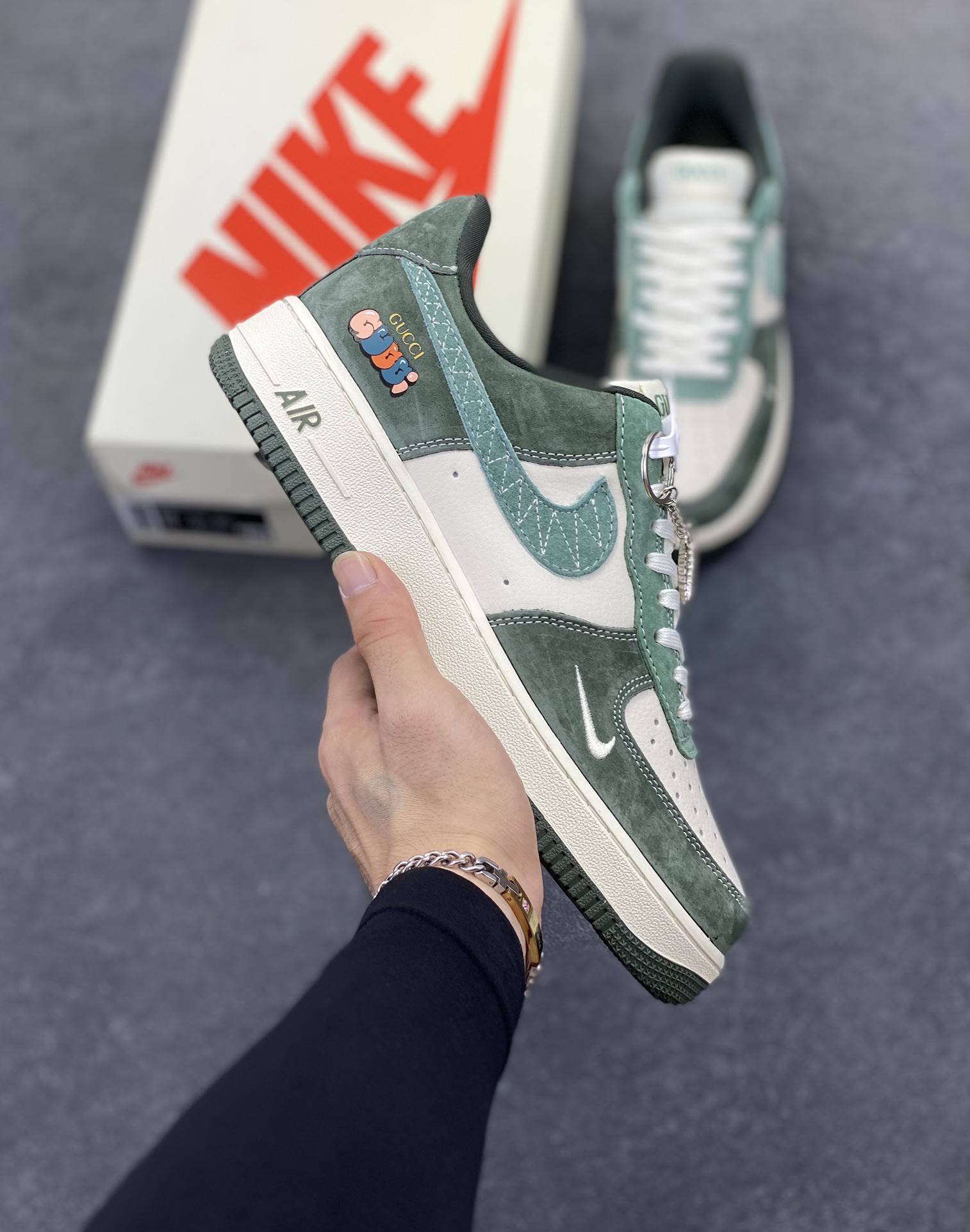 NIke Air Force 1 \'07 Low “古驰联名--玉石绿飞线”空军一号 低帮 运动鞋 休闲鞋 折边针车 工艺难度大 原楦头原纸板 原装鞋盒 定制五金配件 内置全掌气垫 原厂鞋底 货号：KK1988-026 尺码：36 36.5 37.5 38 38.5 39 40 40.5 41 42 42.5 43 44 44.5 45-选品中心