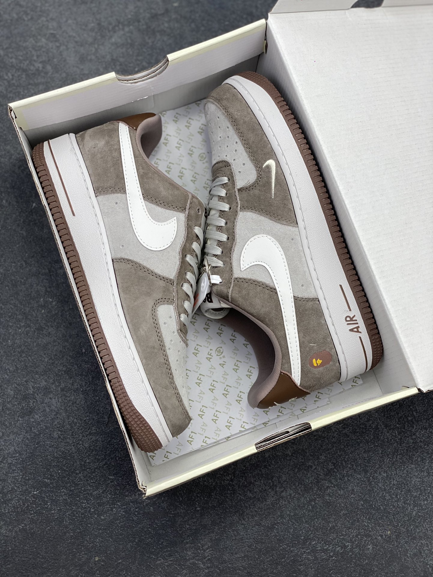 图片[9]-NIke Air Force 1 \’07 Low “Bape联名——棕白勾”空军一号 低帮 运动鞋 休闲鞋 折边针车 工艺难度大 原楦头原纸板 原装鞋盒 定制五金配件 内置全掌气垫 原厂鞋底 货号：KK1988-035 尺码：36 36.5 37.5 38 38.5 39 40 40.5 41 42 42.5 43 44 44.5 45-选品中心