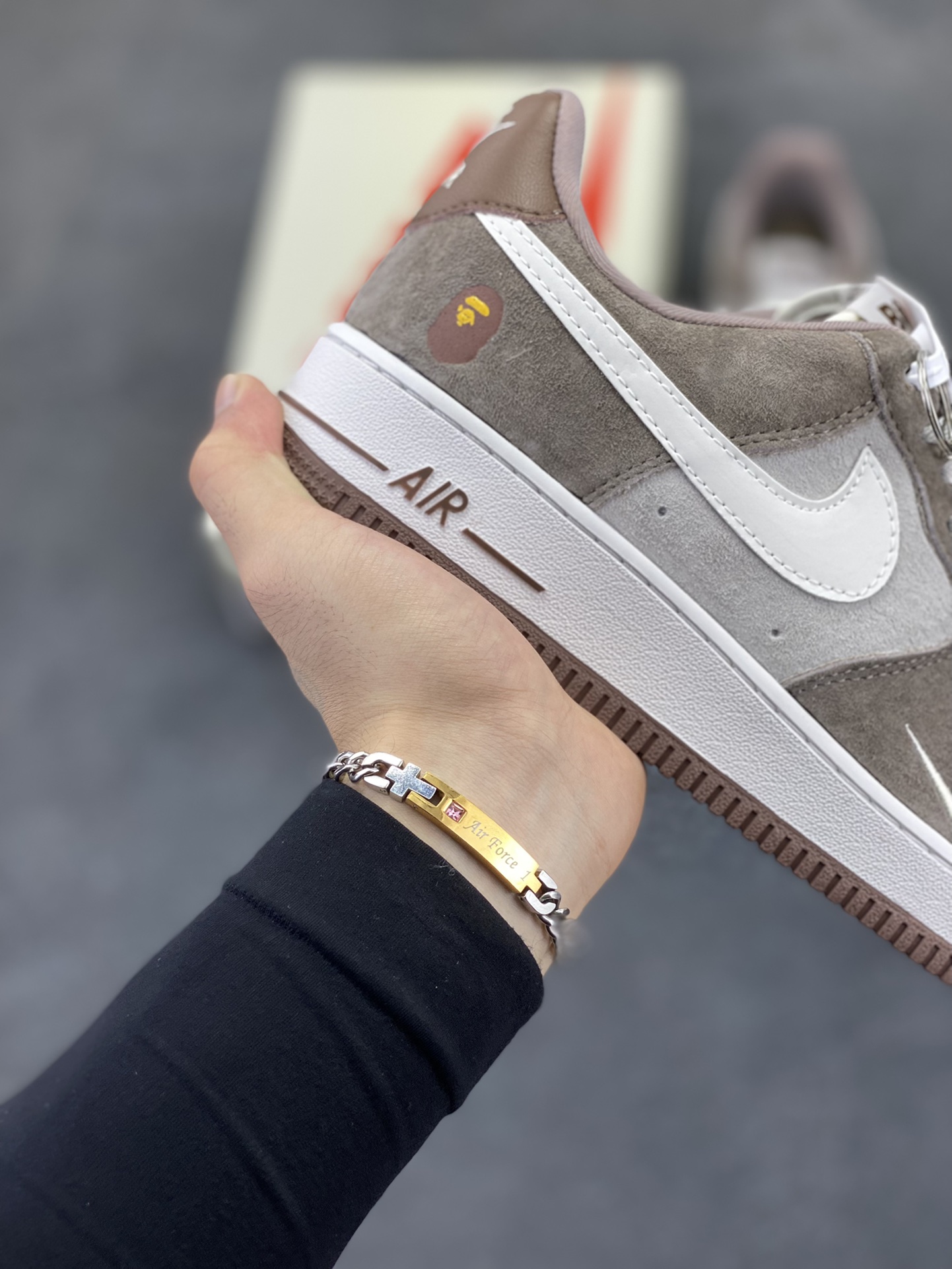 图片[6]-NIke Air Force 1 \’07 Low “Bape联名——棕白勾”空军一号 低帮 运动鞋 休闲鞋 折边针车 工艺难度大 原楦头原纸板 原装鞋盒 定制五金配件 内置全掌气垫 原厂鞋底 货号：KK1988-035 尺码：36 36.5 37.5 38 38.5 39 40 40.5 41 42 42.5 43 44 44.5 45-选品中心