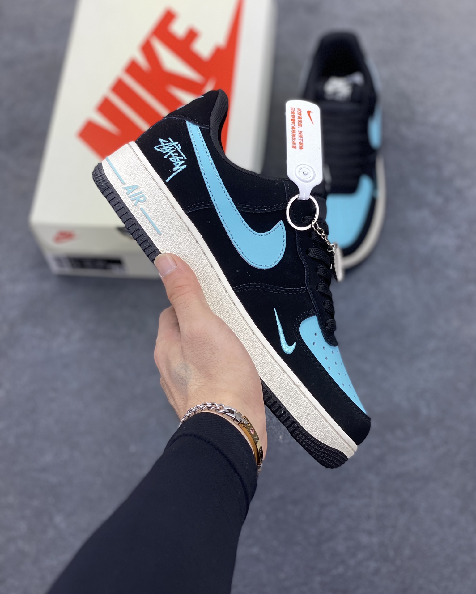 NIke Air Force 1 \'07 Low “斯图西联名--黑蒂芙尼”空军一号 低帮 运动鞋 休闲鞋 折边针车 工艺难度大 原楦头原纸板 原装鞋盒 定制五金配件 内置全掌气垫 原厂鞋底 货号：KK1988-030 尺码：36 36.5 37.5 38 38.5 39 40 40.5 41 42 42.5 43 44 44.5 45-选品中心