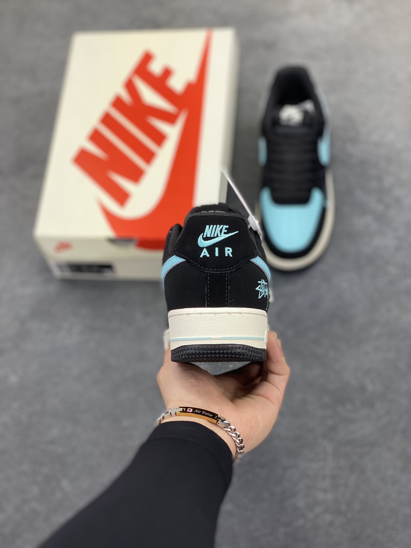 图片[4]-NIke Air Force 1 \’07 Low “斯图西联名–黑蒂芙尼”空军一号 低帮 运动鞋 休闲鞋 折边针车 工艺难度大 原楦头原纸板 原装鞋盒 定制五金配件 内置全掌气垫 原厂鞋底 货号：KK1988-030 尺码：36 36.5 37.5 38 38.5 39 40 40.5 41 42 42.5 43 44 44.5 45-选品中心