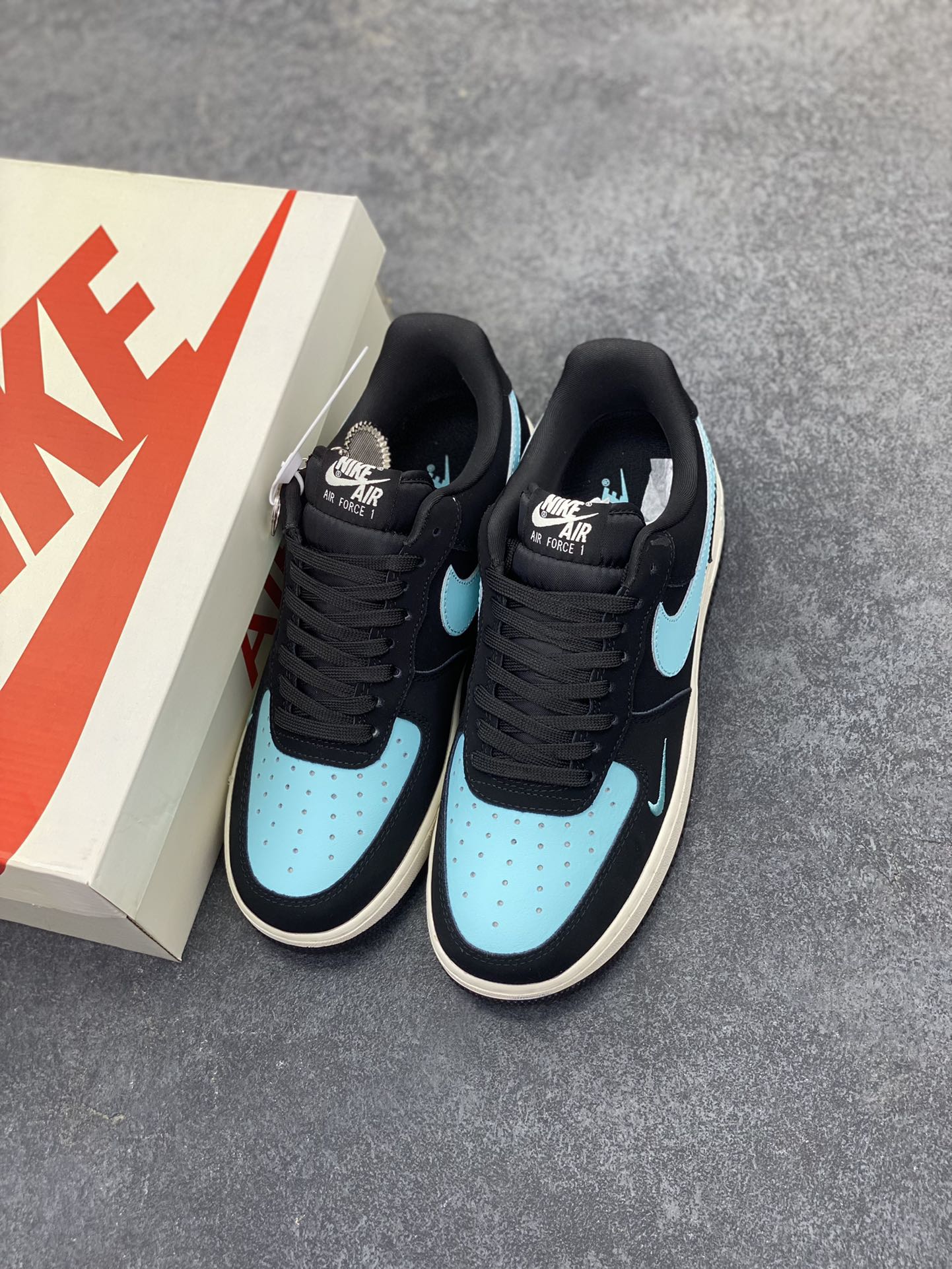 图片[8]-NIke Air Force 1 \’07 Low “斯图西联名–黑蒂芙尼”空军一号 低帮 运动鞋 休闲鞋 折边针车 工艺难度大 原楦头原纸板 原装鞋盒 定制五金配件 内置全掌气垫 原厂鞋底 货号：KK1988-030 尺码：36 36.5 37.5 38 38.5 39 40 40.5 41 42 42.5 43 44 44.5 45-选品中心