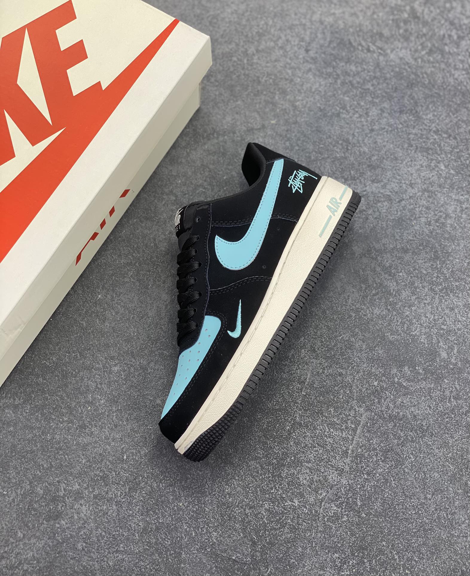 图片[7]-NIke Air Force 1 \’07 Low “斯图西联名–黑蒂芙尼”空军一号 低帮 运动鞋 休闲鞋 折边针车 工艺难度大 原楦头原纸板 原装鞋盒 定制五金配件 内置全掌气垫 原厂鞋底 货号：KK1988-030 尺码：36 36.5 37.5 38 38.5 39 40 40.5 41 42 42.5 43 44 44.5 45-选品中心