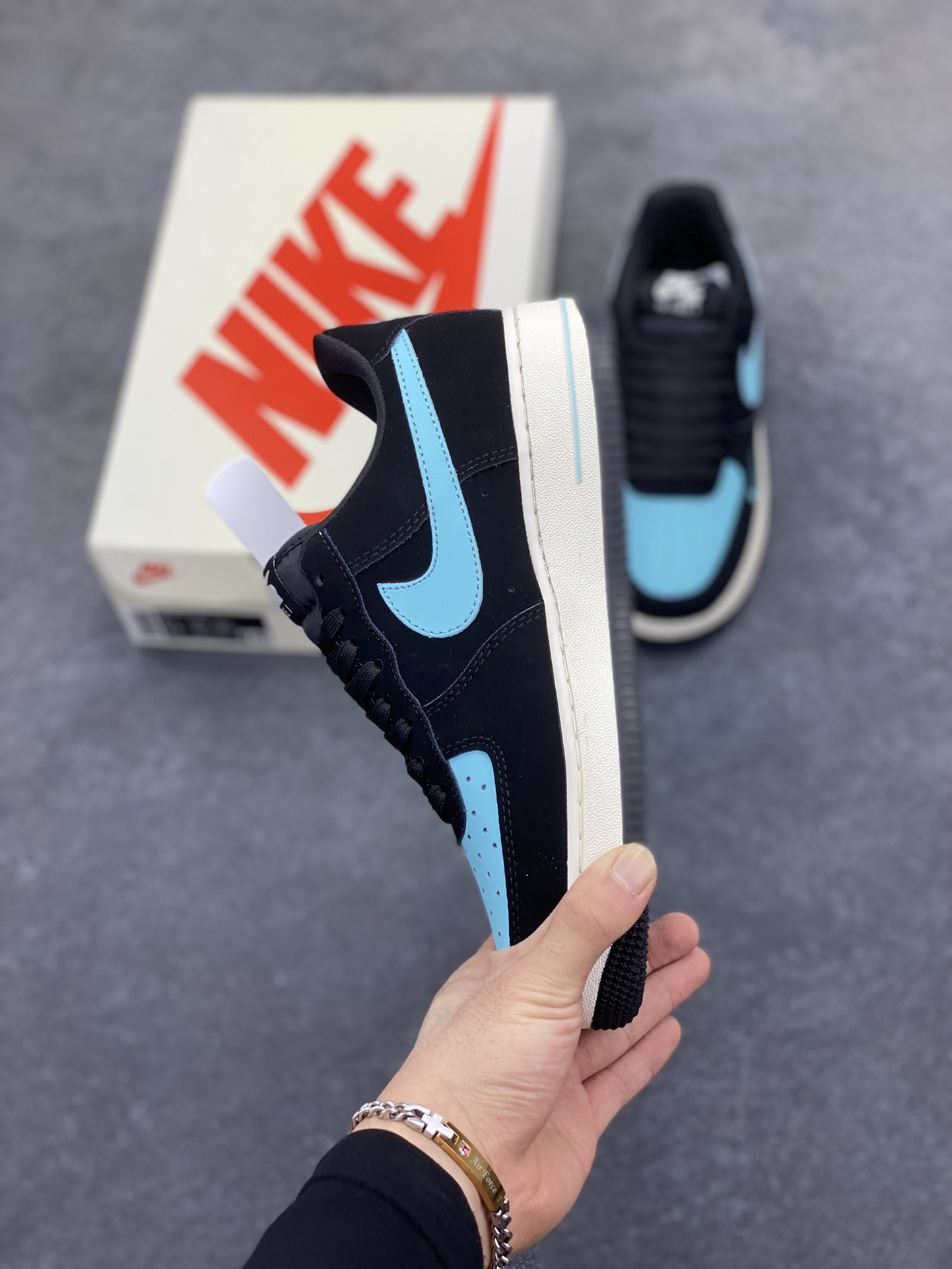 图片[3]-NIke Air Force 1 \’07 Low “斯图西联名–黑蒂芙尼”空军一号 低帮 运动鞋 休闲鞋 折边针车 工艺难度大 原楦头原纸板 原装鞋盒 定制五金配件 内置全掌气垫 原厂鞋底 货号：KK1988-030 尺码：36 36.5 37.5 38 38.5 39 40 40.5 41 42 42.5 43 44 44.5 45-选品中心