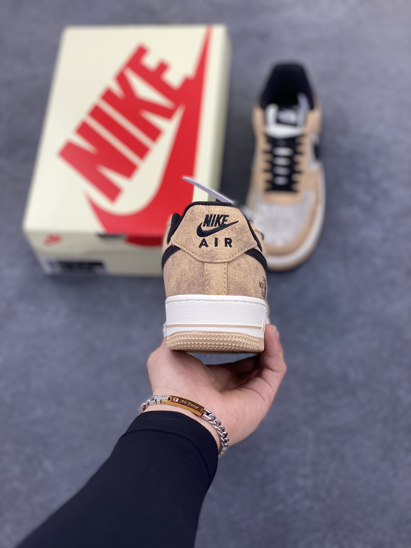 图片[4]-NIke Air Force 1 \’07 Low “北面联名——网纹棕”空军一号 低帮 运动鞋 休闲鞋 折边针车 工艺难度大 原楦头原纸板 原装鞋盒 定制五金配件 内置全掌气垫 原厂鞋底 货号：KK1988-031 尺码：36 36.5 37.5 38 38.5 39 40 40.5 41 42 42.5 43 44 44.5 45-选品中心