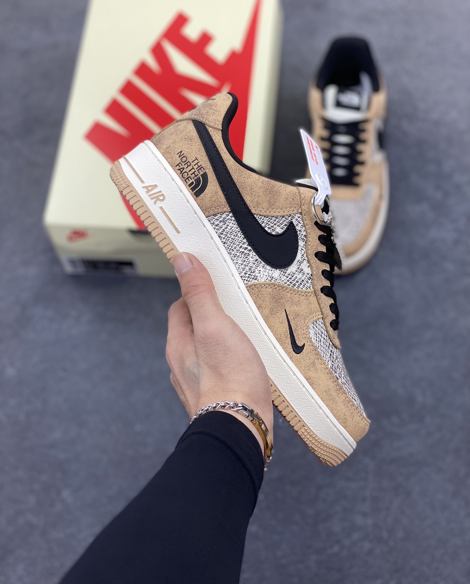 NIke Air Force 1 \'07 Low “北面联名——网纹棕”空军一号 低帮 运动鞋 休闲鞋 折边针车 工艺难度大 原楦头原纸板 原装鞋盒 定制五金配件 内置全掌气垫 原厂鞋底 货号：KK1988-031 尺码：36 36.5 37.5 38 38.5 39 40 40.5 41 42 42.5 43 44 44.5 45-选品中心