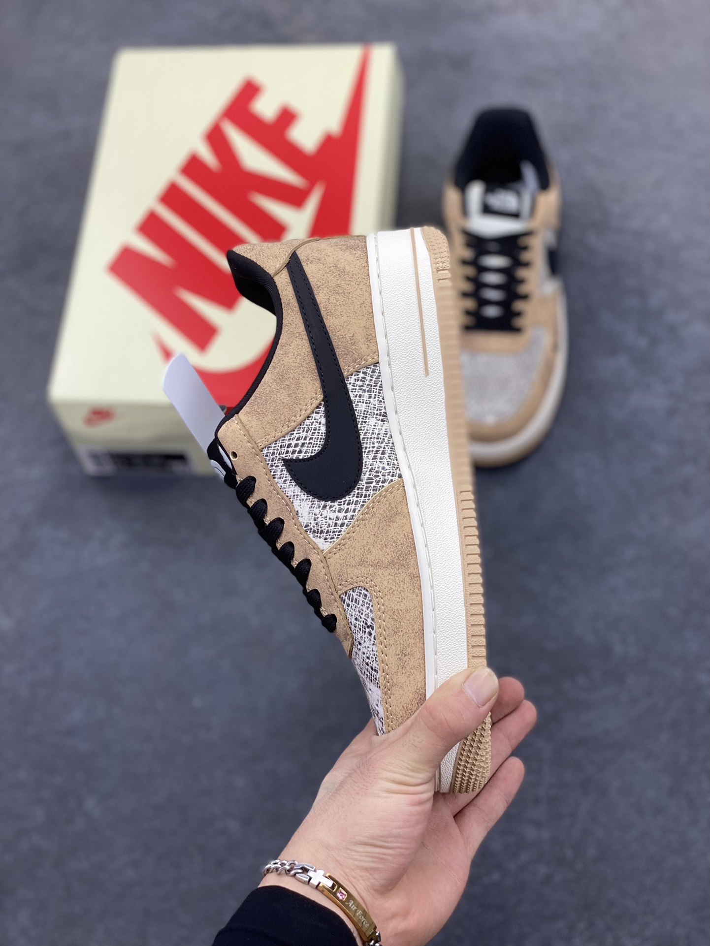 图片[3]-NIke Air Force 1 \’07 Low “北面联名——网纹棕”空军一号 低帮 运动鞋 休闲鞋 折边针车 工艺难度大 原楦头原纸板 原装鞋盒 定制五金配件 内置全掌气垫 原厂鞋底 货号：KK1988-031 尺码：36 36.5 37.5 38 38.5 39 40 40.5 41 42 42.5 43 44 44.5 45-选品中心