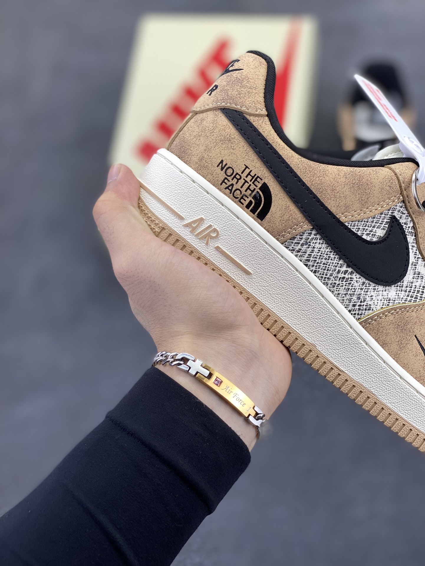 图片[6]-NIke Air Force 1 \’07 Low “北面联名——网纹棕”空军一号 低帮 运动鞋 休闲鞋 折边针车 工艺难度大 原楦头原纸板 原装鞋盒 定制五金配件 内置全掌气垫 原厂鞋底 货号：KK1988-031 尺码：36 36.5 37.5 38 38.5 39 40 40.5 41 42 42.5 43 44 44.5 45-选品中心