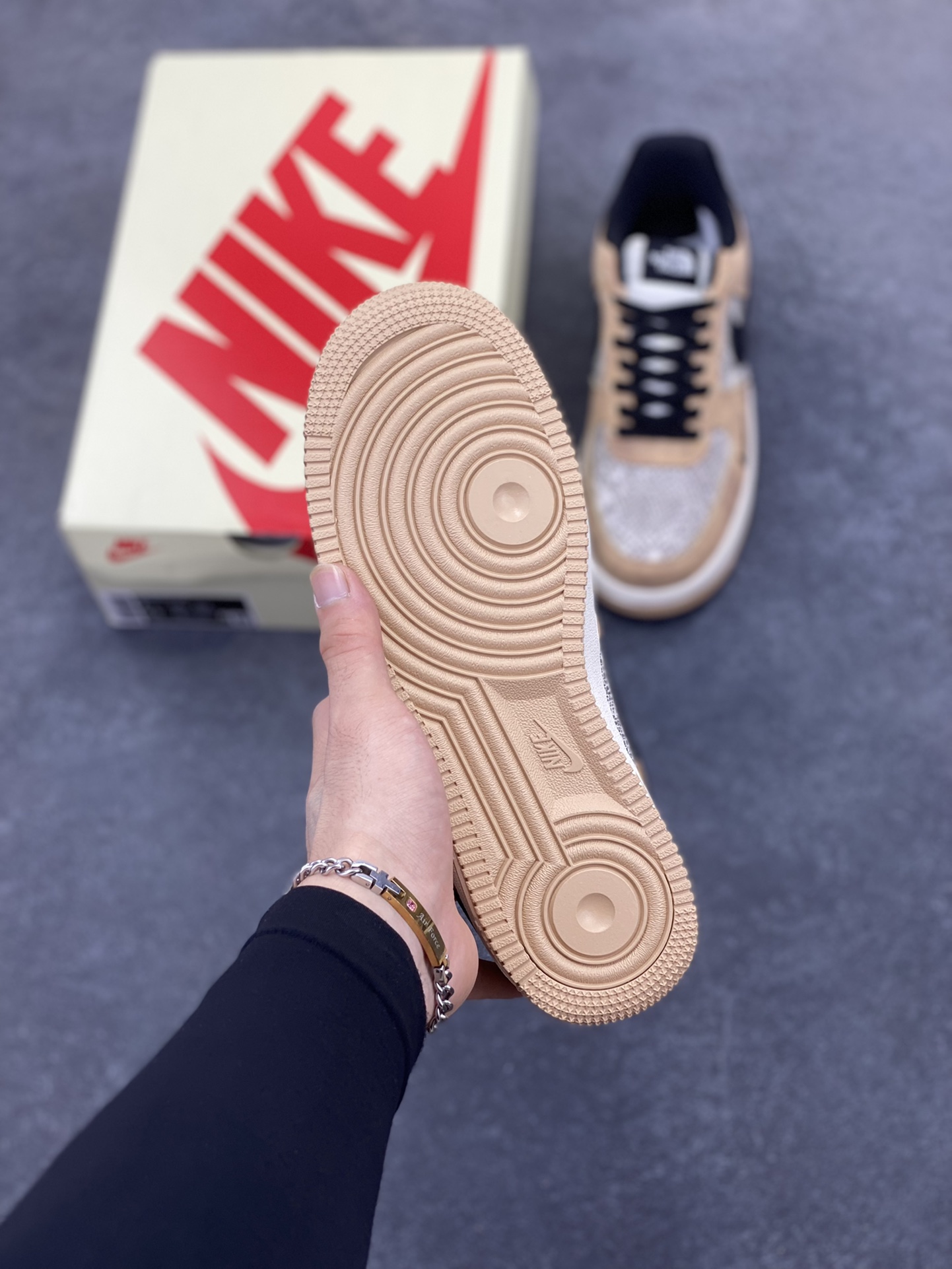 图片[5]-NIke Air Force 1 \’07 Low “北面联名——网纹棕”空军一号 低帮 运动鞋 休闲鞋 折边针车 工艺难度大 原楦头原纸板 原装鞋盒 定制五金配件 内置全掌气垫 原厂鞋底 货号：KK1988-031 尺码：36 36.5 37.5 38 38.5 39 40 40.5 41 42 42.5 43 44 44.5 45-选品中心