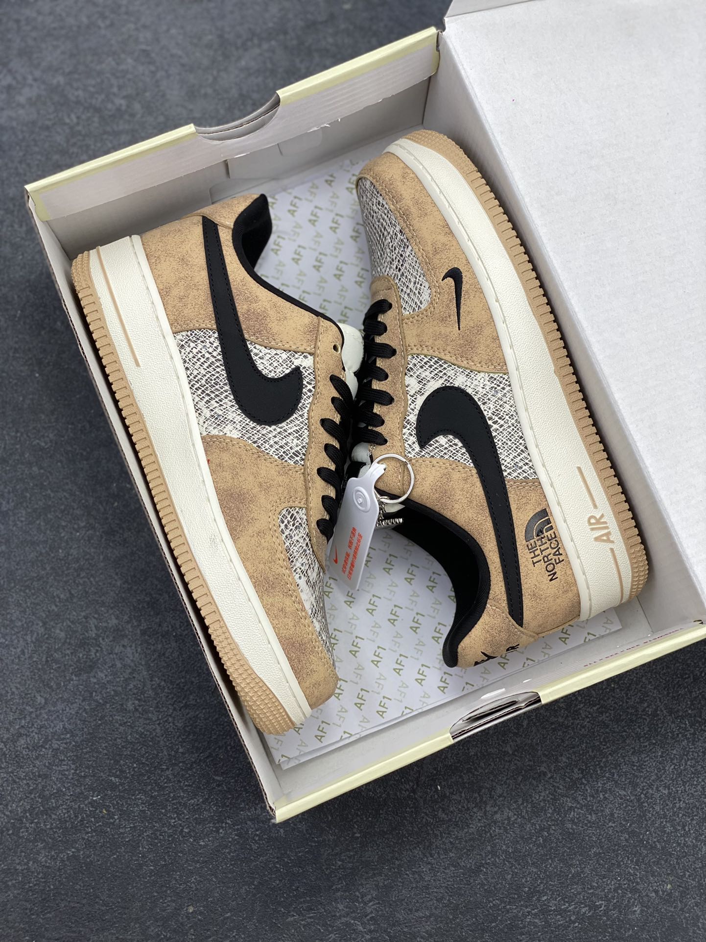 图片[9]-NIke Air Force 1 \’07 Low “北面联名——网纹棕”空军一号 低帮 运动鞋 休闲鞋 折边针车 工艺难度大 原楦头原纸板 原装鞋盒 定制五金配件 内置全掌气垫 原厂鞋底 货号：KK1988-031 尺码：36 36.5 37.5 38 38.5 39 40 40.5 41 42 42.5 43 44 44.5 45-选品中心