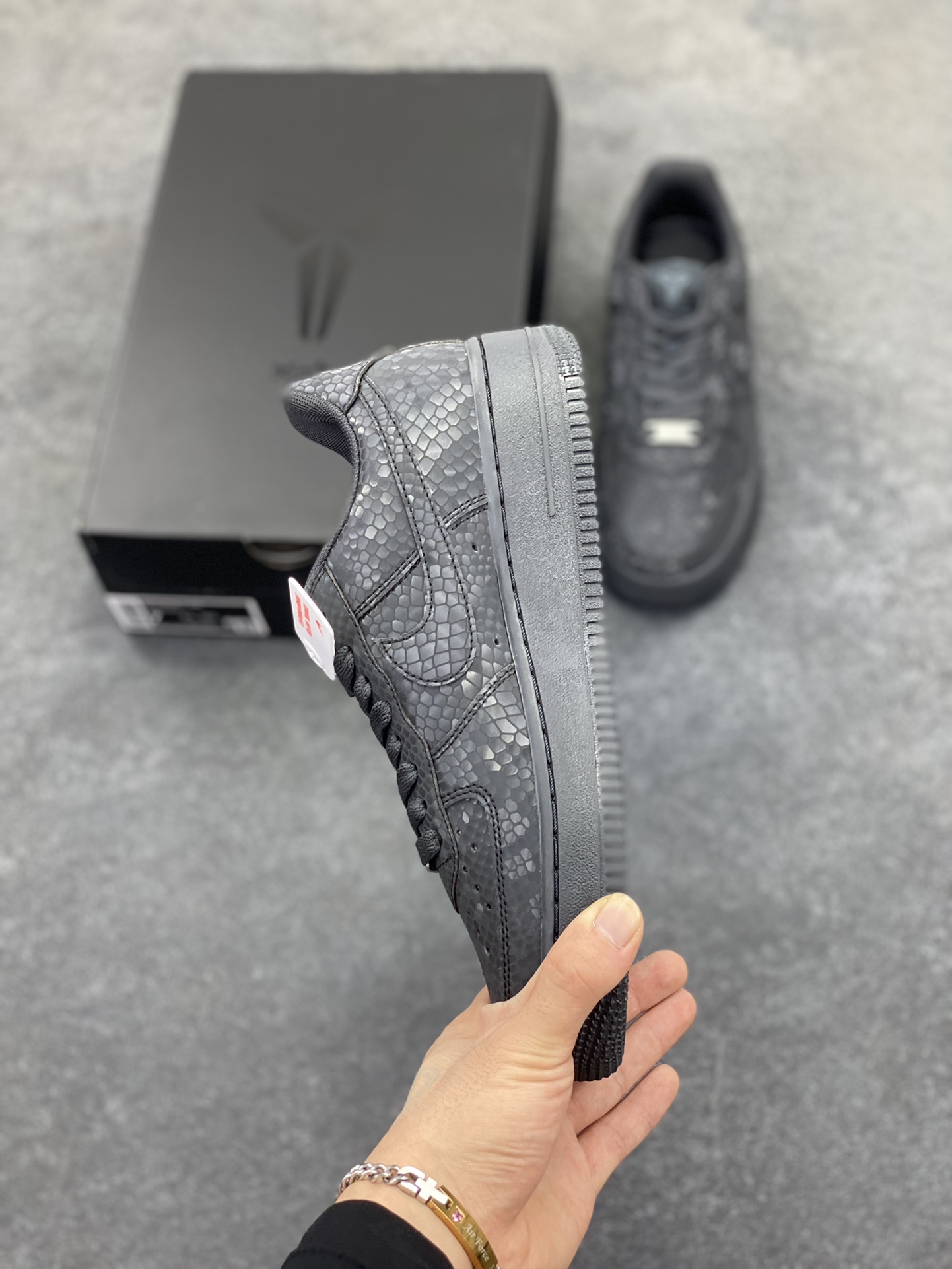 图片[3]-Nike Air Force 1 Low “Kobe Bryant”黑蛇纹科比限定 空军一号低帮休闲板鞋 原楦头原纸板 打造纯正空军版型#专注外贸渠道 全掌内置蜂窝气垫 #原盒配件 原厂中底钢印、拉帮完美 货号：IB0018-004 尺码：36 36.5 37.5 38 38.5 39 40 40.5 41 42 42.5 43 44 44.5 45 46 47-选品中心