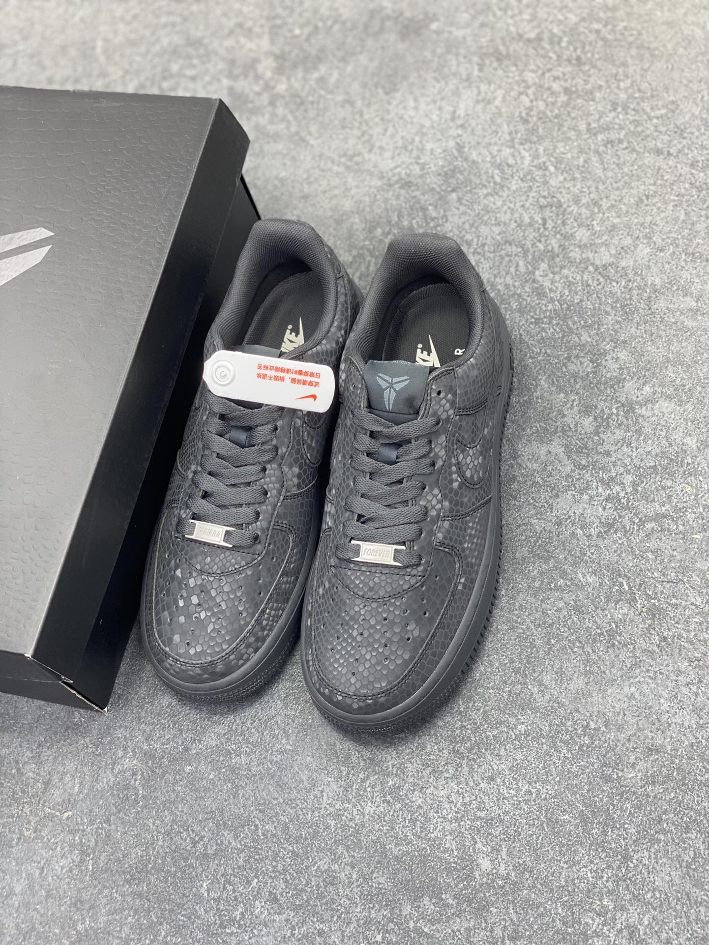 图片[8]-Nike Air Force 1 Low “Kobe Bryant”黑蛇纹科比限定 空军一号低帮休闲板鞋 原楦头原纸板 打造纯正空军版型#专注外贸渠道 全掌内置蜂窝气垫 #原盒配件 原厂中底钢印、拉帮完美 货号：IB0018-004 尺码：36 36.5 37.5 38 38.5 39 40 40.5 41 42 42.5 43 44 44.5 45 46 47-选品中心