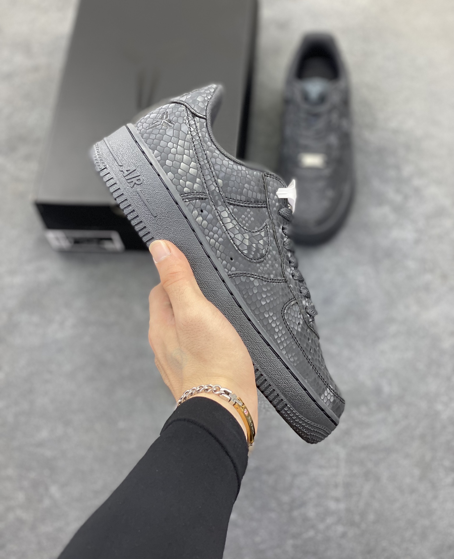 Nike Air Force 1 Low “Kobe Bryant”黑蛇纹科比限定 空军一号低帮休闲板鞋 原楦头原纸板 打造纯正空军版型#专注外贸渠道 全掌内置蜂窝气垫 #原盒配件 原厂中底钢印、拉帮完美 货号：IB0018-004 尺码：36 36.5 37.5 38 38.5 39 40 40.5 41 42 42.5 43 44 44.5 45 46 47-选品中心
