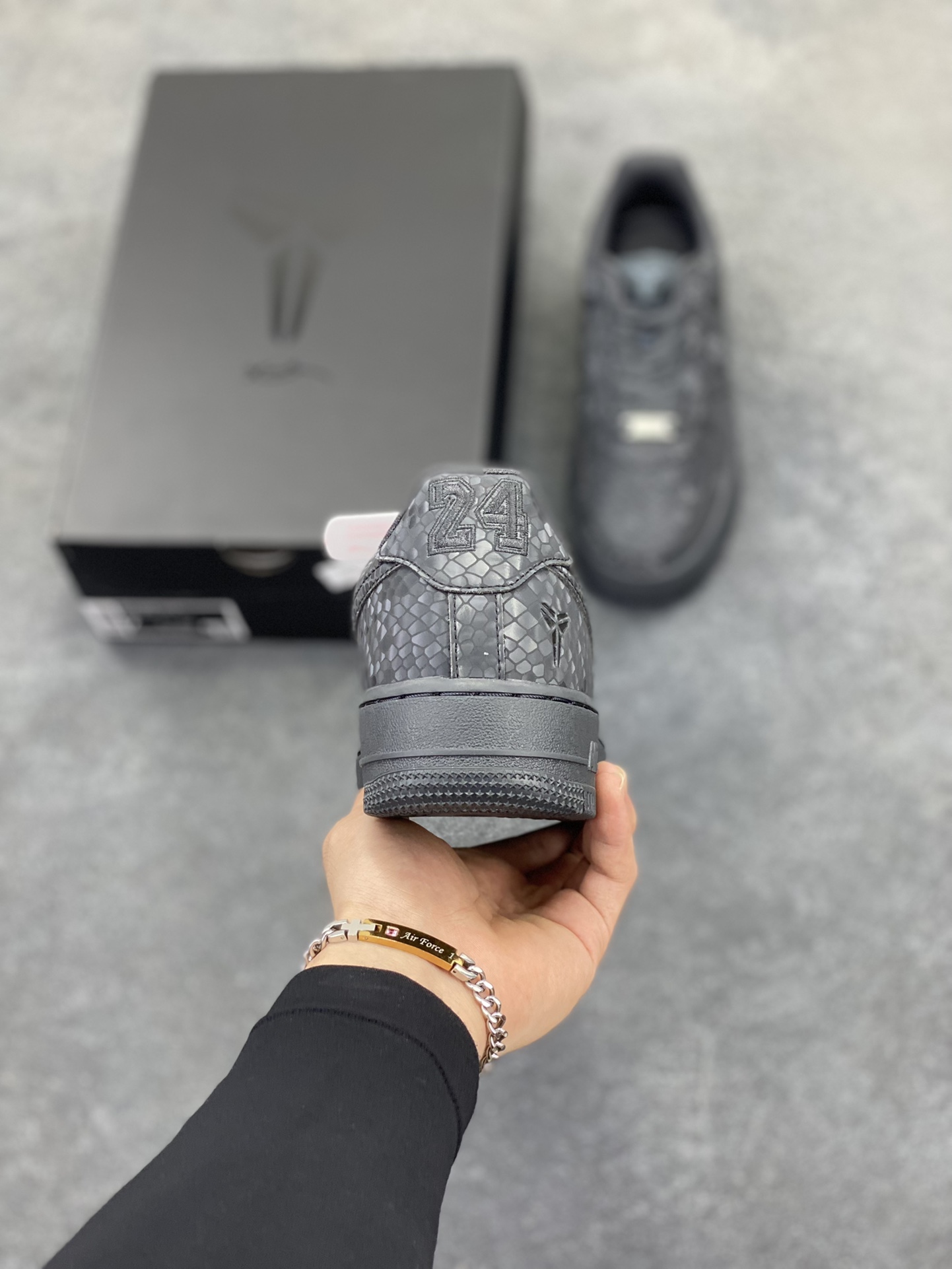 图片[4]-Nike Air Force 1 Low “Kobe Bryant”黑蛇纹科比限定 空军一号低帮休闲板鞋 原楦头原纸板 打造纯正空军版型#专注外贸渠道 全掌内置蜂窝气垫 #原盒配件 原厂中底钢印、拉帮完美 货号：IB0018-004 尺码：36 36.5 37.5 38 38.5 39 40 40.5 41 42 42.5 43 44 44.5 45 46 47-选品中心