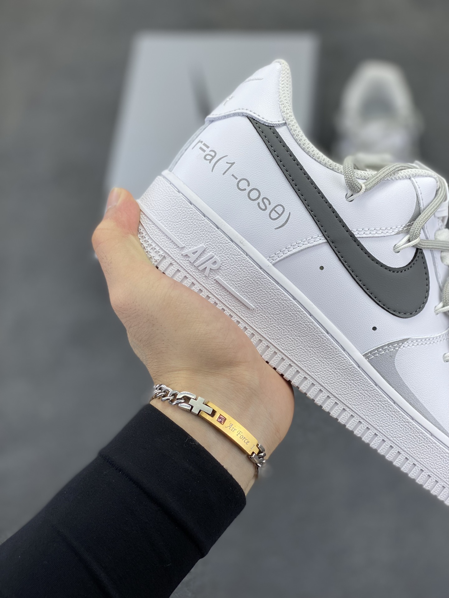 图片[6]-福利特价  Nike Air Force 1 Low’07 喷绘 白灰 空军一号绑带低帮休闲板鞋 定制皮料 原厂3D打印 定制鞋盒 原楦原纸板 纯正空军版型 内置全掌气垫 货号：ZH0316-017 尺码：36 36.5 37.5 38 38.5 39 40 40.5 41 42 42.5 43 44 44.5 45-选品中心