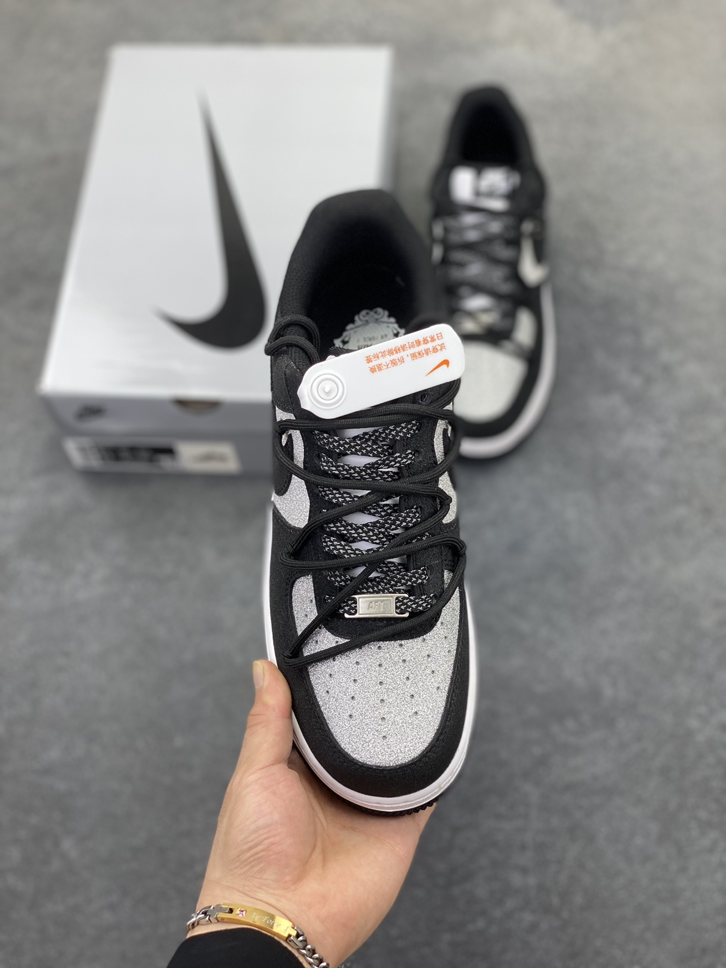 图片[2]-福利特价 Cleanfit 高街 复古风 Nike Air Force 1 Low’07 拼接满天星 满钻 空军一号绑带低帮休闲板鞋 定制皮料 定制鞋盒 原楦原纸板 纯正空军版型 内置全掌气垫 货号：ZH0316-033 尺码：36 36.5 37.5 38 38.5 39 40 40.5 41 42 42.5 43 44 44.5 45-选品中心