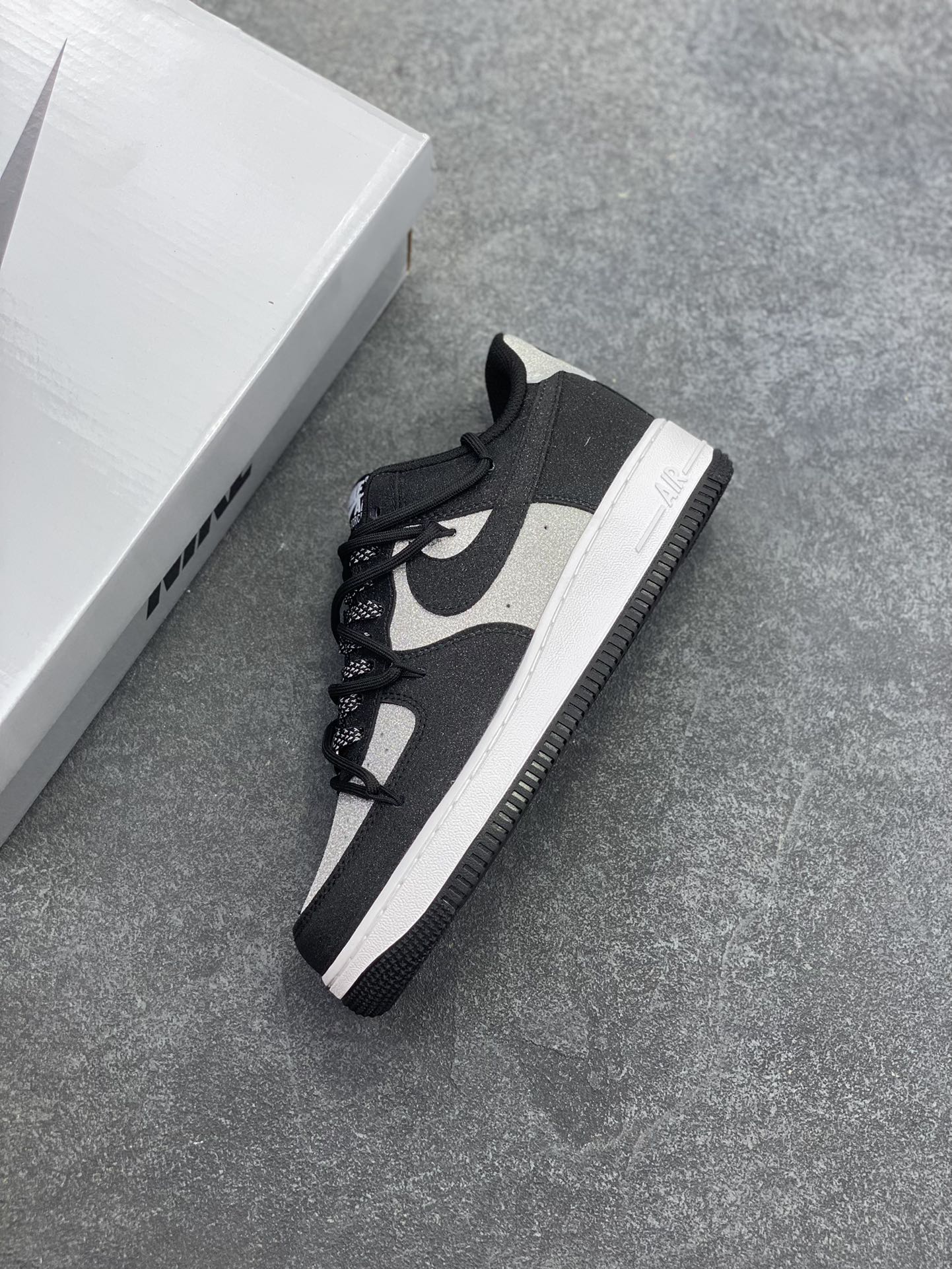 图片[7]-福利特价 Cleanfit 高街 复古风 Nike Air Force 1 Low’07 拼接满天星 满钻 空军一号绑带低帮休闲板鞋 定制皮料 定制鞋盒 原楦原纸板 纯正空军版型 内置全掌气垫 货号：ZH0316-033 尺码：36 36.5 37.5 38 38.5 39 40 40.5 41 42 42.5 43 44 44.5 45-选品中心