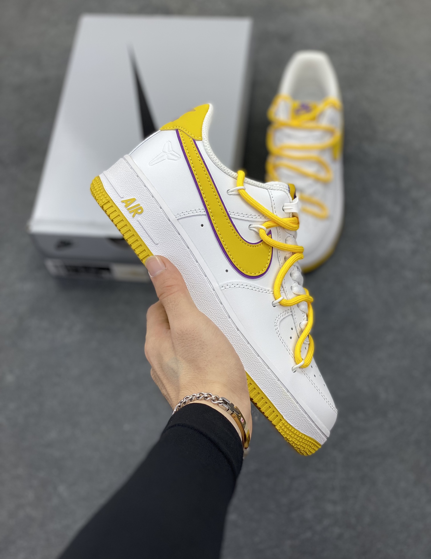 福利特价  Nike Air Force 1 Low’07 黑曼巴联名 空军一号低帮休闲板鞋 定制皮料 定制鞋盒 配件齐全 原楦原纸板 纯正空军版型 内置全掌气垫 货号：ZH0316-050 尺码：36 36.5 37.5 38 38.5 39 40 40.5 41 42 42.5 43 44 44.5 45-选品中心