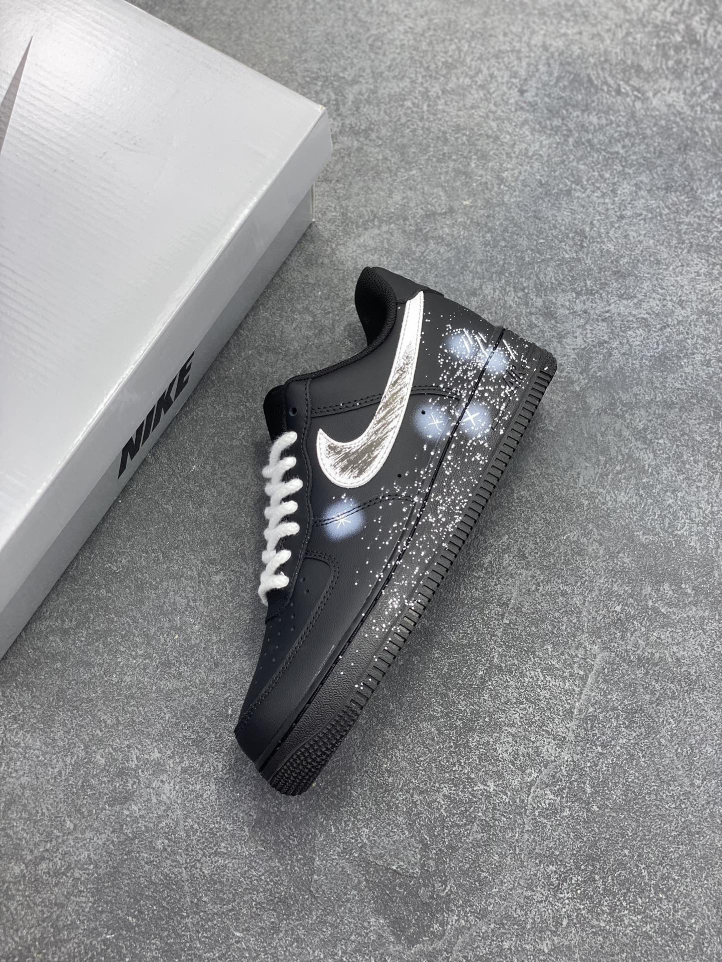 图片[7]-Nike Air Force 1 Low’07 黑色空间 空军一号低帮休闲板鞋 定制皮料 定制鞋盒 原楦原纸板 纯正空军版型 内置全掌气垫 货号：ZH0316-101 尺码：36 36.5 37.5 38 38.5 39 40 40.5 41 42 42.5 43 44 44.5 45-选品中心